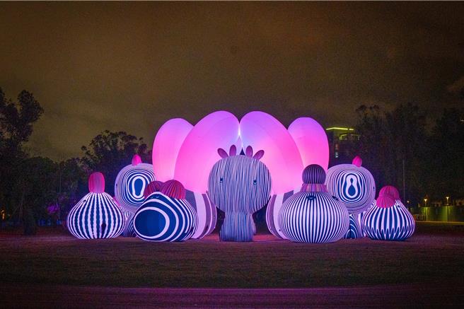 桃园2024灯会遭议员质疑经费问题，遭观旅局长周柏吟反驳「跟往年一样」。（桃园市观旅局提供／姜霏桃园传真）