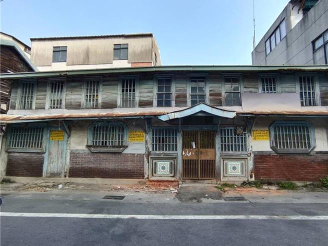 嘉义市张家百年老宅具有「汉洋折衷式样」，获市府公告为歷史建筑。（廖素慧摄）