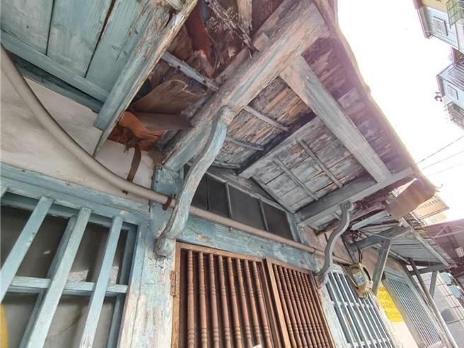 嘉义市兰井街张家百年老宅，屋檐有旧时代感。（廖素慧摄）