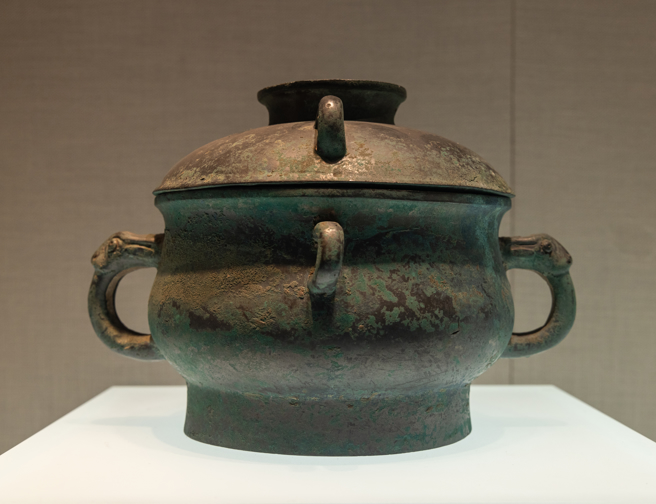 戰國大墓出土2500年前收納神器，一件銅罐可以裝59件餐具，做工精緻又很實用。(圖:shutterstock/達志)