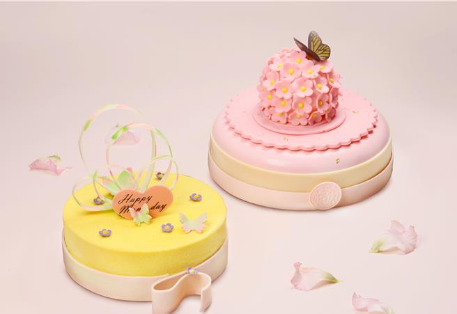 「M烘焙坊」於4月20日至5月12日推出3款母親節限定蛋糕，為媽媽獻上美好祝福，定價1080元起，4月30日前預購享有9折優惠。(高雄萬豪酒店提供)