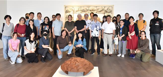 莫斯考维奇绘画雕塑个展开幕式大合照。（华梵大学提供）