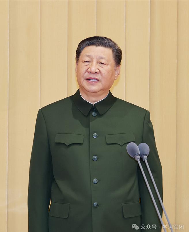 共軍信息支援部隊北京成立習近平授旗致訓詞。（大陸央視）