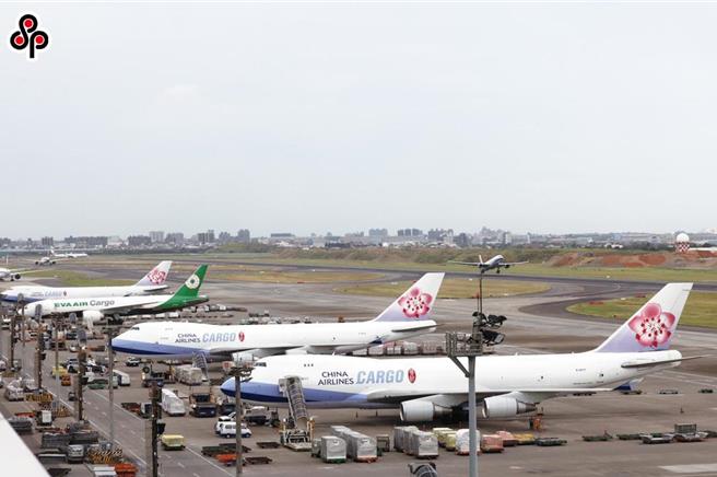 交通部民用航空局评估，今年国际与两岸定期航线客运量应能恢復至疫情前约9成。（本报资料照）