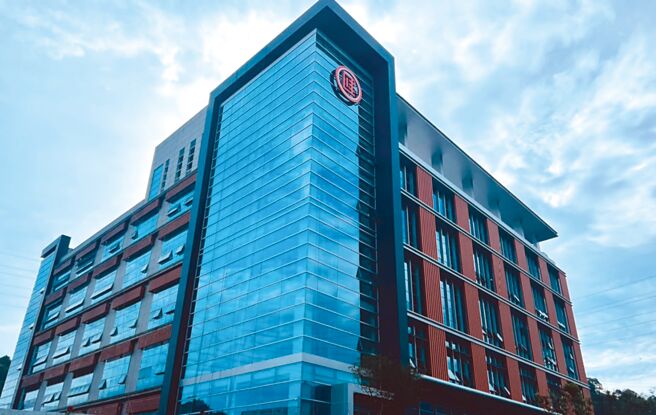 匯豐汽車集團為台灣最大直營汽車經銷商，跨足汽車銷售、汽車零件再生、鈑噴、汽車融資、汽車保險、汽車租賃、中古車聯盟、電子商務平台、汽車第三方認證等產業。圖／匯豐汽車提供