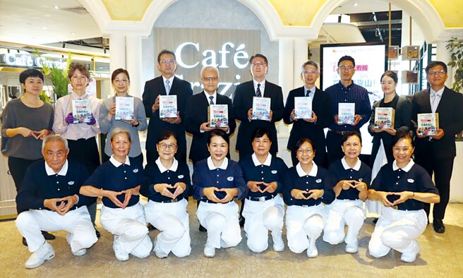 云雀国际股份有限公司董事长佐藤拓男于4/15日宣布将在台湾71间餐厅内设置募款箱，为花莲强震重建募款，期盼灾区早日重整家园。图／业者提供