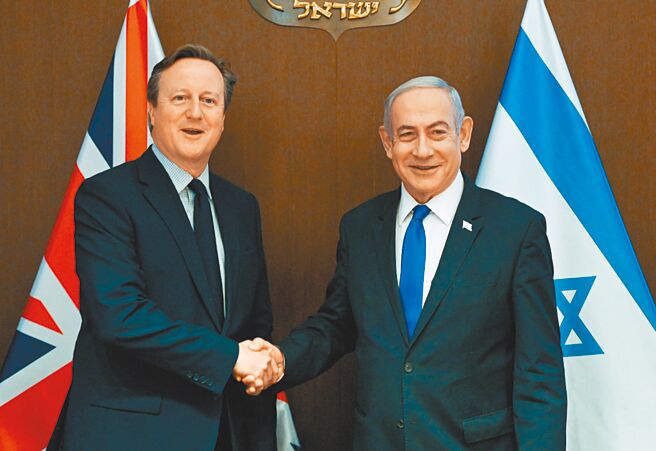 據以色列總理辦公室4月17日發布的新聞公報，總理尼坦雅胡（右）表示，以色列對伊朗方面的襲擊「採一切措施自衛」。 （新華社）