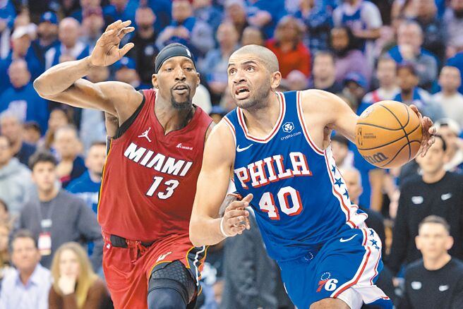 七六人前鋒巴坦（右）遠投近切成為擊敗熱火的頭號功臣。（路透）