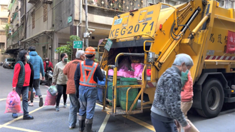 1物扔垃圾車起火 5類東西是地雷 誤丟最高罰6千