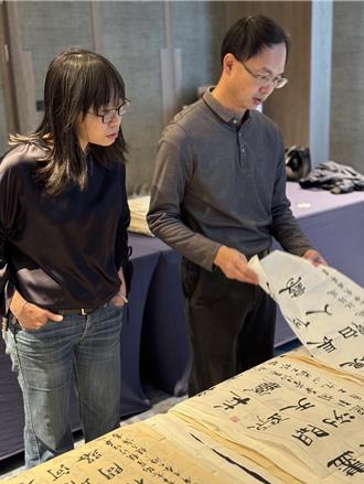 不只游泳 千人齊聚日月潭 21日寫書法