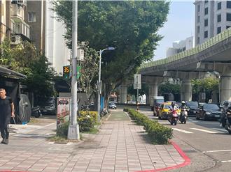 北市停車格不足、紅線過長 議員怒批不給人活路