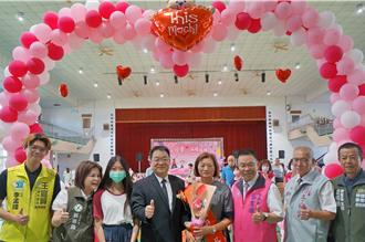 寵愛偉大媽咪 東山、柳營表揚模範母親送花又送禮