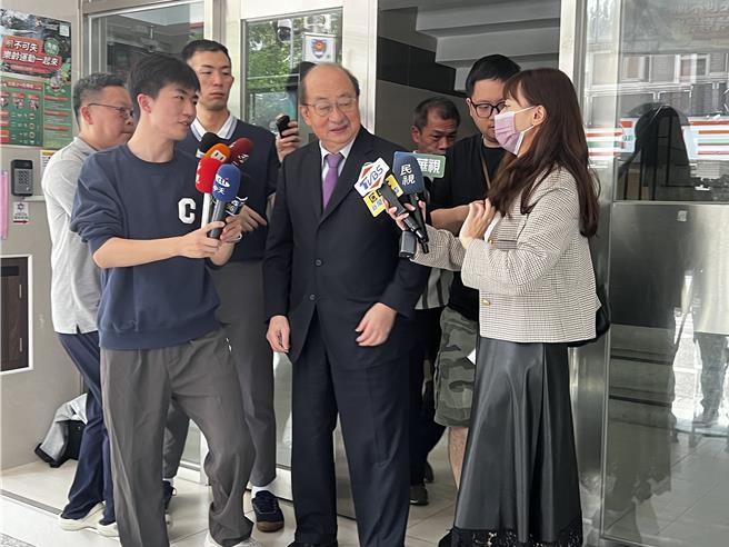 民进党立院党团总召柯建铭表示，司法独立是法治国的要素和原则，我们一定尊重大法官的意见。（游念育摄）