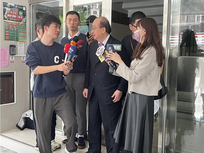 柯建铭强调，整个国家看起来两个人主宰，分别是傅昆萁跟黄国昌，不管外面民意，总是附和中国利益。（游念育摄）