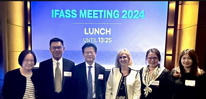 国际会计准则制定者论坛（IFASS）会议4 月 17 日至 19 日在韩国首尔 Conrad 首尔酒店举行。台湾由会计研究发展基金会与台湾证券交易所代表，参与会议的专题报告与座谈会。（快研会提供）