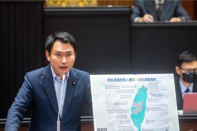 民进党立委陈冠廷指出，台湾应该密切且谨慎的观察，尤其小衝突其实是可能不断升级、扩大，因此，台湾可以从以色列及伊朗的事件中，得到许多重要的资讯及情报，未来面临相关威胁时，也能有所准备。（摘自民进党立委陈冠廷粉丝专页）