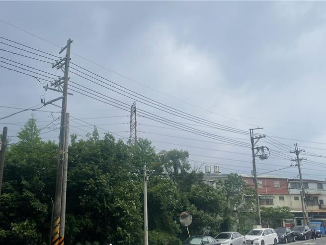 桃園市新屋區今天再傳991戶停電，目前已全數復電。(呂筱蟬攝)