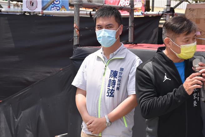 民进党立委沈发惠办公室主任陈诗弦登记参选民进党苗栗县党部主委。（谢明俊摄）