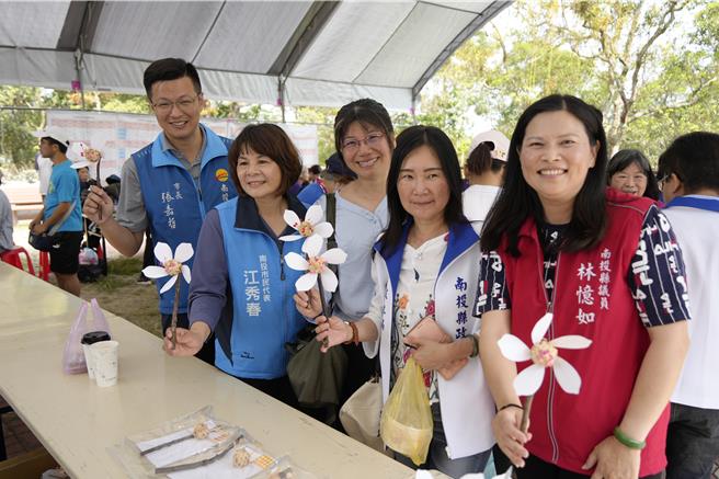 「2024桐花祭–桐遊南投139」活動，20日上午在南投市猴探井遊憩區宣布登場，今年規劃多條賞花景點，結合客家文化、客家美食，讓遊客深度體驗客家精髓。（南投市公所提供／王煌忠南投傳真）