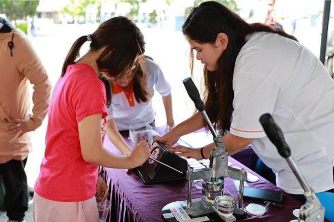 苗栗县私立君毅高级中学20日举行高中职新生报到暨OPEN  SCHOOL活动。（君毅中学提供／谢明俊苗栗传真）