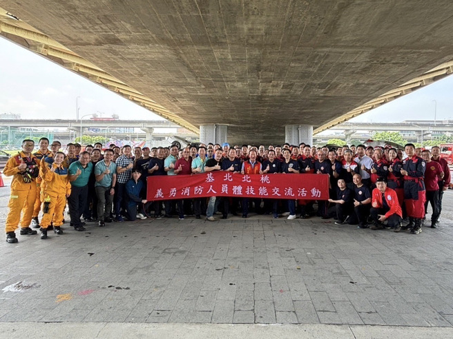 台北市消防局於今（20日）上午9時，在大佳河濱公園舉辦基隆市、台北市、新北市及桃園市義消人員車禍救援技術交流活動，共計96人參與活動。（圖／消防局提供）