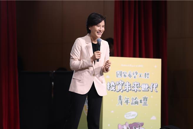 郑丽君：青年批判监督的声音都是政府进步的动力。（民进党提供）