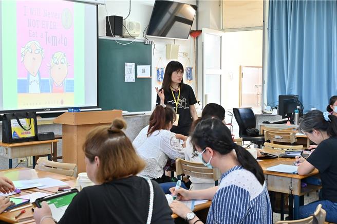 「教師專業成長研習實施計畫－夢的N次方素養工作坊」在屏東縣大同高中舉辦兩天研習活動。（屏縣府提供／羅琦文屏東傳真）