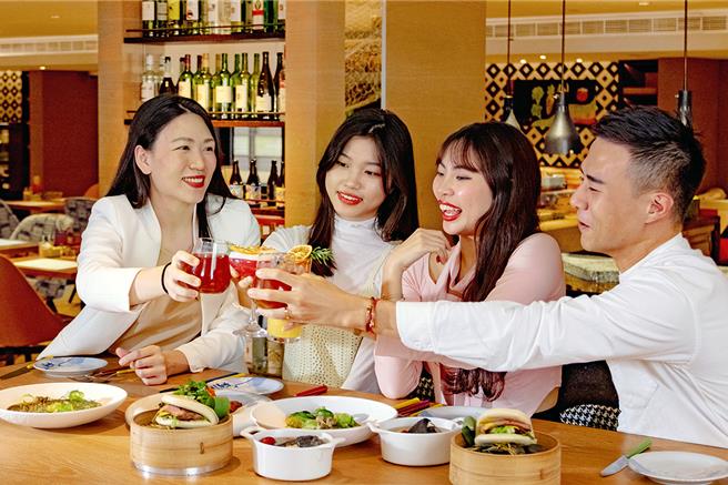 喜迎溫馨5月母親節，北高兩地的飯店紛紛推出美味大餐和優惠感恩媽咪的辛勞。（圖／高雄英迪格酒店）★《中時新聞網》關心您：飲酒過量，有礙健康。酒後不開車，安全有保障！