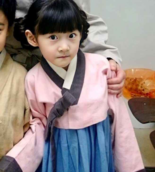 金賽綸小時後在韓國被封為「天才童星」。（圖／摘自金賽綸Instagram）