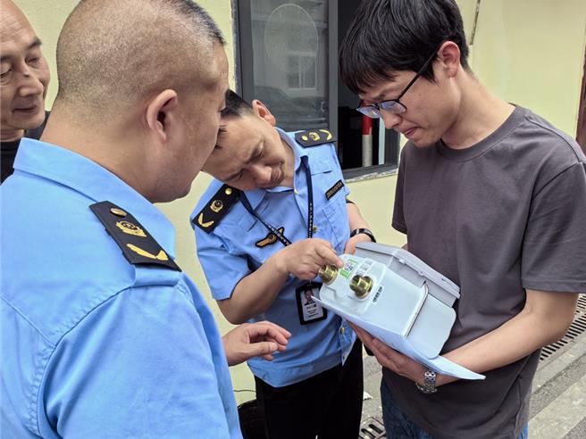 真的查水表！大陸多地啟動民生計量四表檢查，確保量值準確可靠。圖為綿陽市市場監督管理局高新分局聯合市計量所開展轄區燃氣經營單位督導檢查。（綿陽高新區政務服務網站）