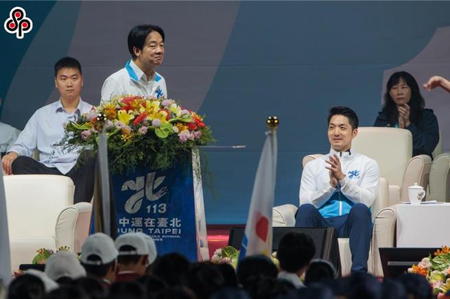 副总统赖清德（前左）20日出席由台北市主办的113年全国中等学校运动会开幕典礼；赖致词时重提他竞选总统时的体育政见，前右为台北市长蒋万安。（郭吉铨摄）