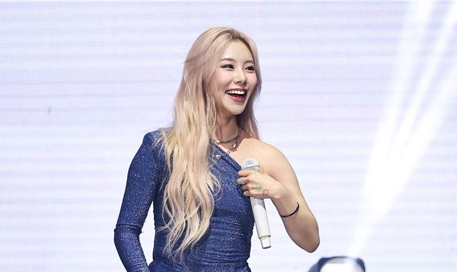 辉人带着个人首次巡演「WHEE IN THE MOOD」来台演出。（罗永铭摄）