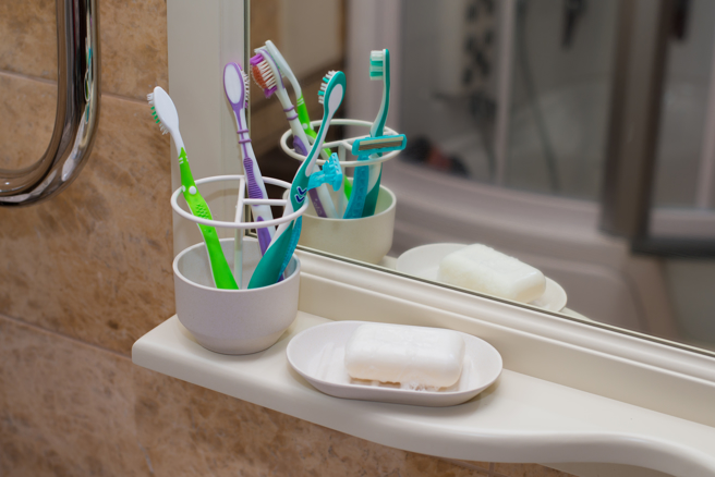 每晚就寢前刷牙過後，你是否記得清潔牙刷？（示意圖：shutterstock／達志）