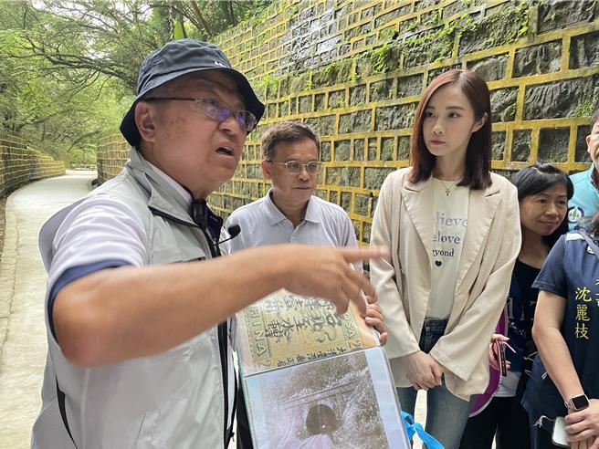 基隆政策大使楊寶楨20日傍晚到劉銘傳隧道參觀，也透過專業嚮導，與民眾分享葉鼻蝠生態，讓更多民眾了解劉銘傳隧道豐富的生態。（翻攝畫面／徐佑昇基隆傳真）