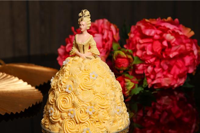 「Marquise侯爵夫人」3D立体蛋糕，制作细致费工，充满雍容感以及母亲优雅气质的糕点，每个售价1980元。(台北晶华酒店提供)