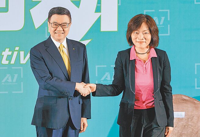 准行政院长卓荣泰（左）19日与准劳动部长何佩珊（右）合影。（郭吉铨摄）