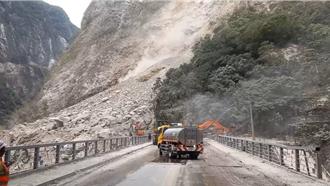 餘震不斷！中橫流芳橋段大面積坍方 最快明傍晚搶通