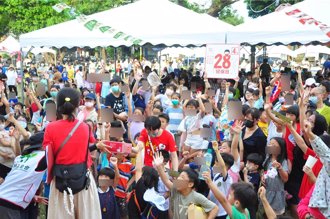 关注是最好的帮助 屏东家扶「大手牵小手」办市集吁保护儿童