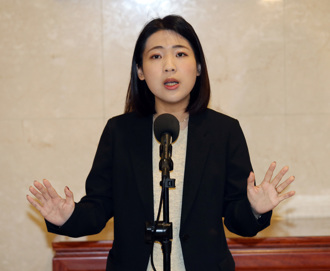 曾預言徐巧芯50歲以後可能選總統 沈富雄為「這原因」改口了