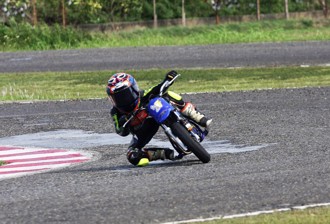 TSR摩托車賽》7歲神童秀超齡技巧 兒童組包辦雙料冠軍