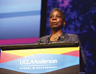 伯恩斯 政商通吃的女强人