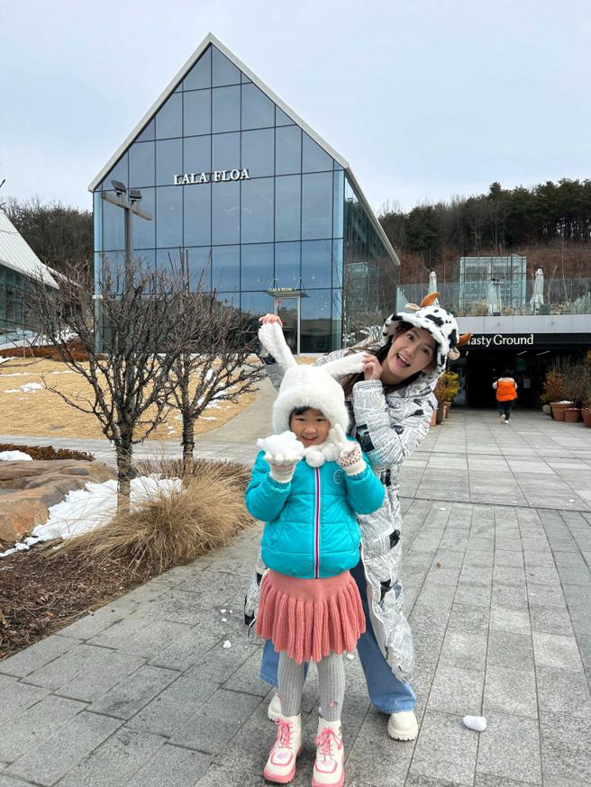 郭亚棠去首尔跟侄女玩成一片，称讚侄女性格乖巧又讨喜。（图／郭亚棠提供）