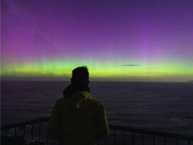 第1次拍摄到强烈南极光时，林钲翔当下泪水在眼里打转。（林钲翔提供／孙英哲彰化传真）