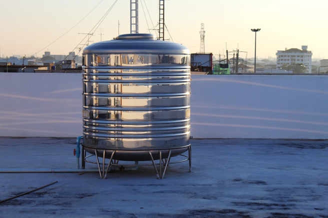 泰国一名缅甸工人跳入公寓水塔降温，未料不幸溺毙，居民喝了3天「尸水」才惊觉不对劲。（示意图：Shutterstock／达志）
