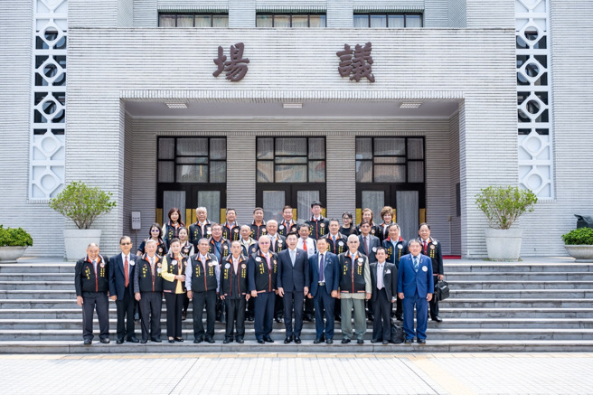 世界簡姓宗親總會代表 拜會立法院。（照片/世界簡姓宗親總會提供)