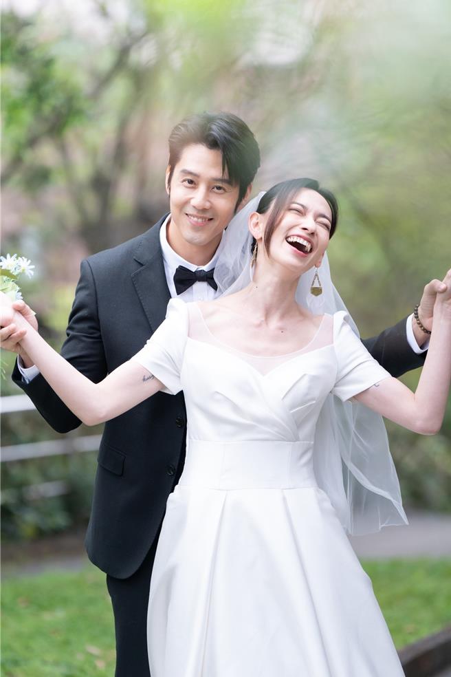 胡宇威、姚以緹為《就算一個人也可以好好的吃飯》 定妝第一天就拍婚紗照。（公視＋提供）