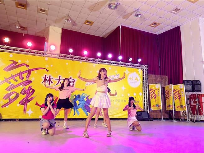 竹山鎮公所舉辦「2024竹山鎮舞林大會」20日在公所大禮堂登場。（竹山鎮公所提供／馮惠宜南投傳真）