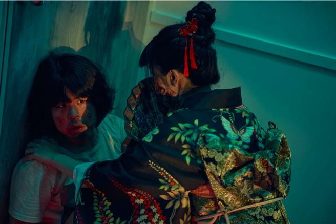 公视学生剧展《美味的舌头》主演锺尚庭、郑炜龄挑战片末导演郑忆臻口中魔王场的演出。（公视提供）