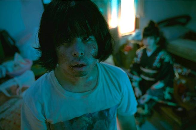 公视学生剧展《美味的舌头》主演锺尚庭诠释忿忿不平的宅男「阿哲」 。（公视提供）