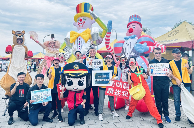 中山分局前進「2024科技盃愛地球公益路跑」活動辦理交通安全及反詐騙宣導，將交通安全及反詐騙觀念深植民眾心中。(中山分局提供)